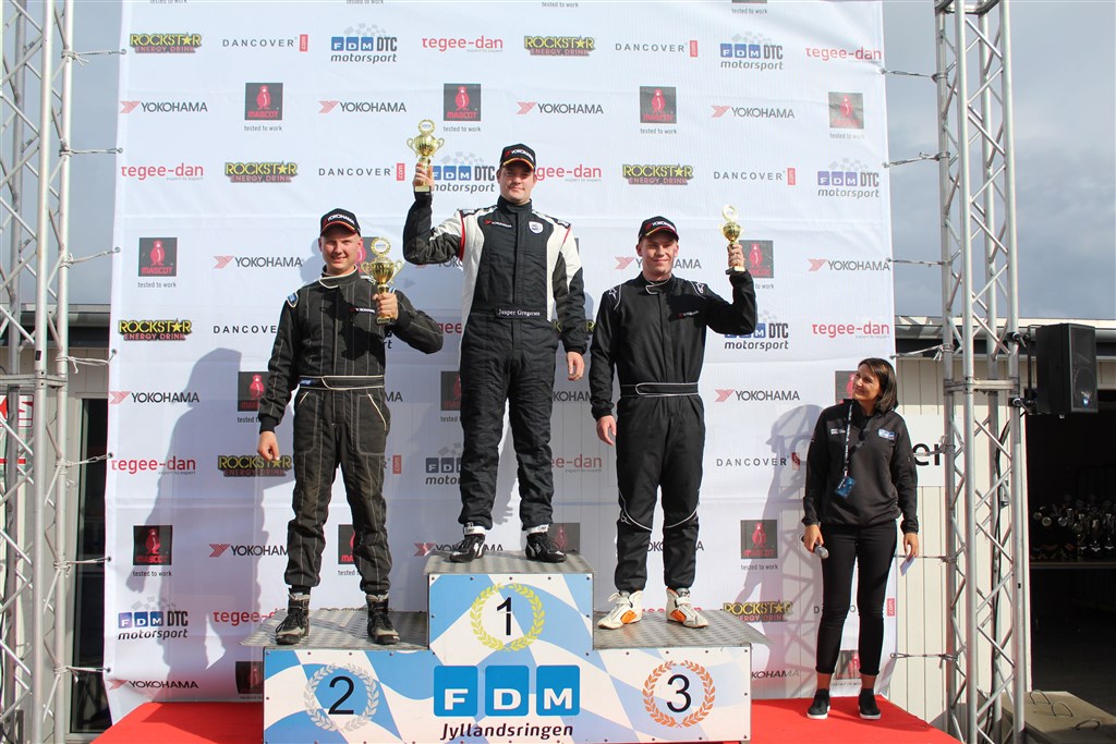 Podiet efter heat 1 – Jesper Gregersen foran Morten Christensen og Mathias Valentin.
(Foto: JJ Media)